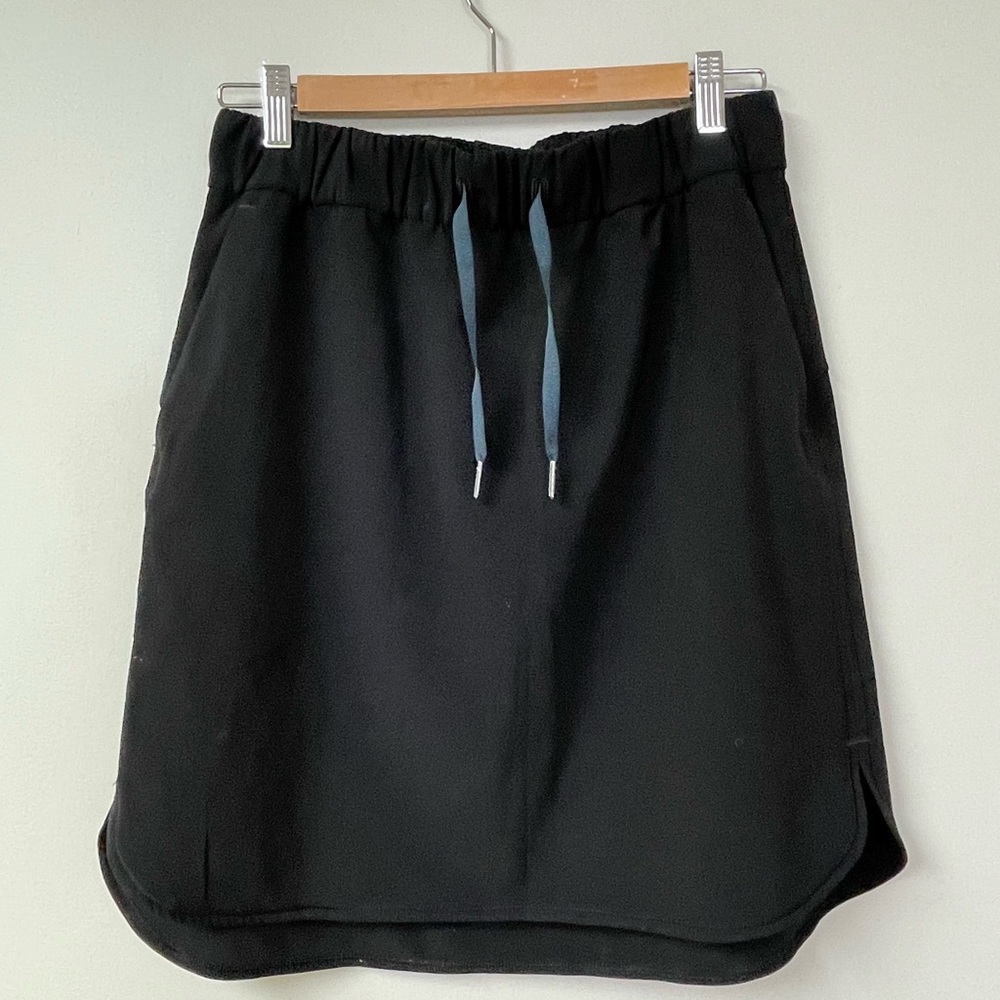 Lululemon skirt size 6 black